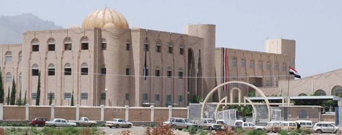 واجهة كلية المجتمع - صنعاء